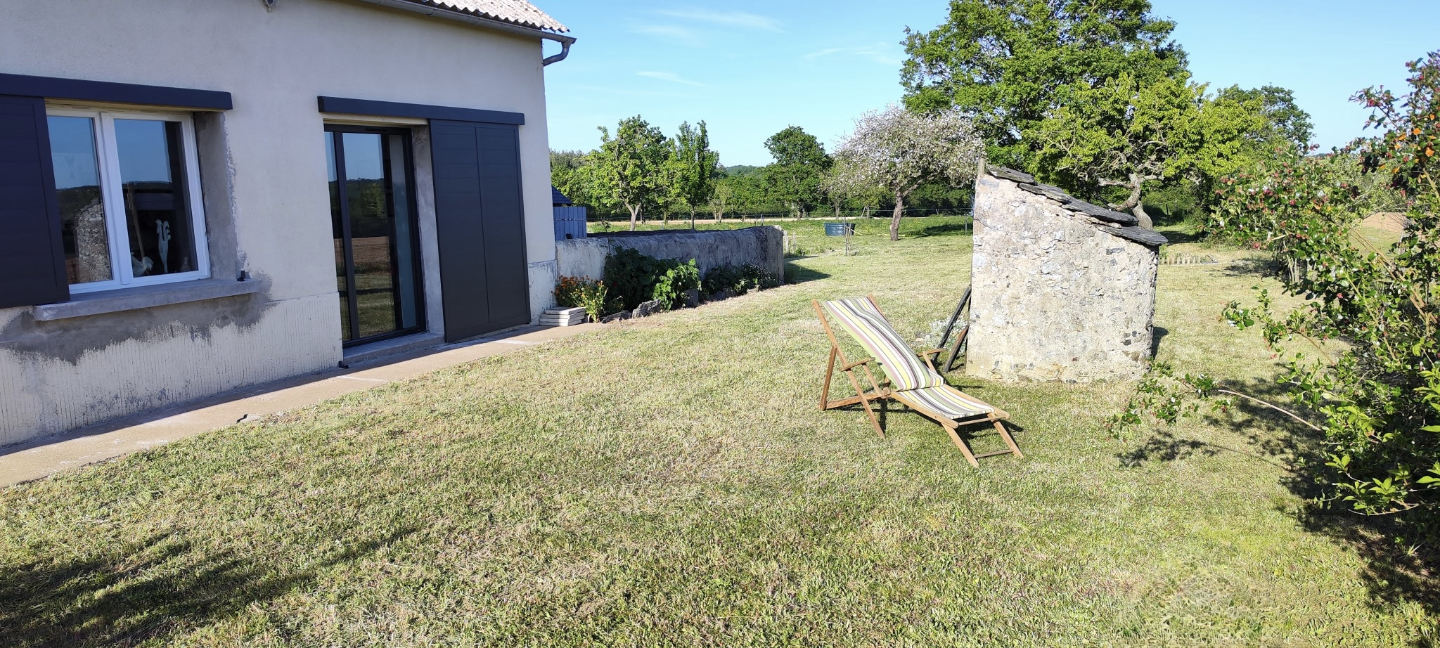 Maison de campagne avec grand terrain et potentiel