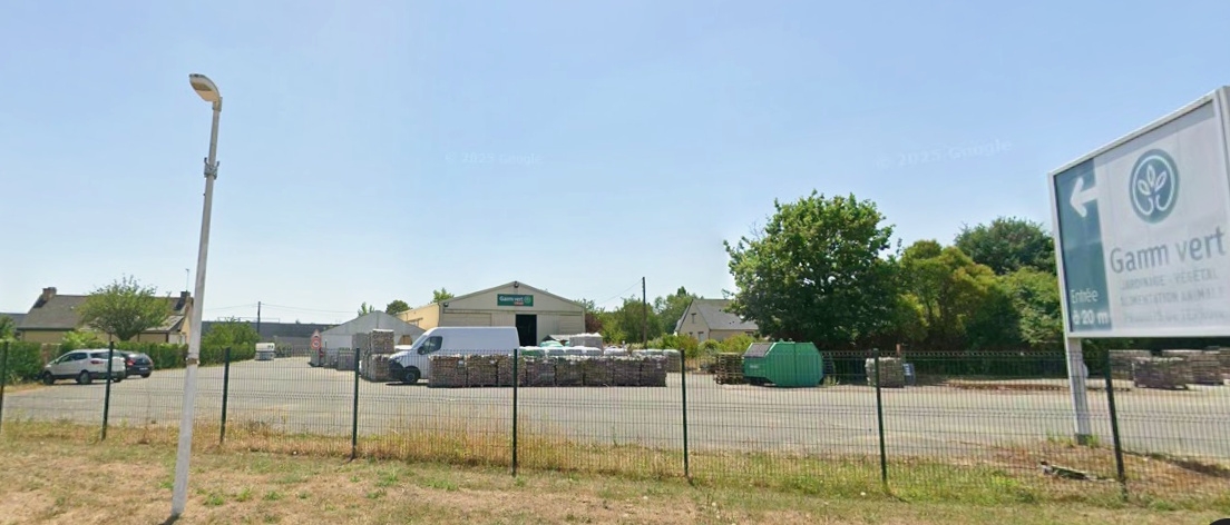 49 Les Hauts d'Anjou, local commercial/activité 845 m2 à ven